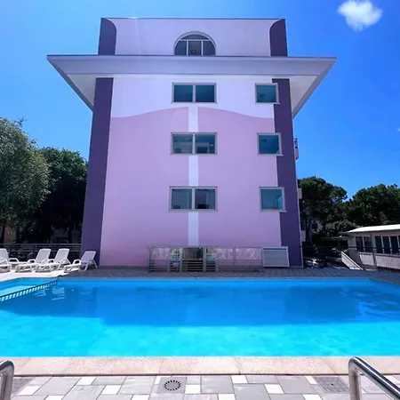 Modern Flat With Large Terrace דירה ביביונה